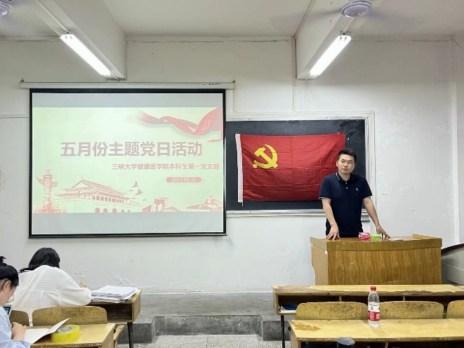 图片包含 室内, 天花板, 桌子, 房间描述已自动生成